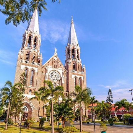 The Hotel Mawtin Yangon Exterior foto