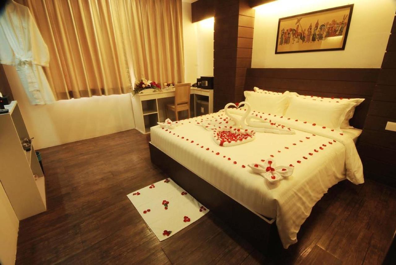 The Hotel Mawtin Yangon Exterior foto