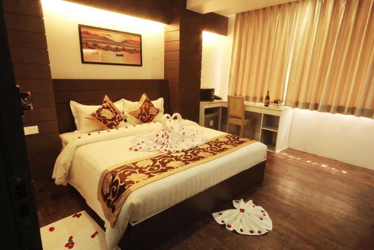 The Hotel Mawtin Yangon Exterior foto